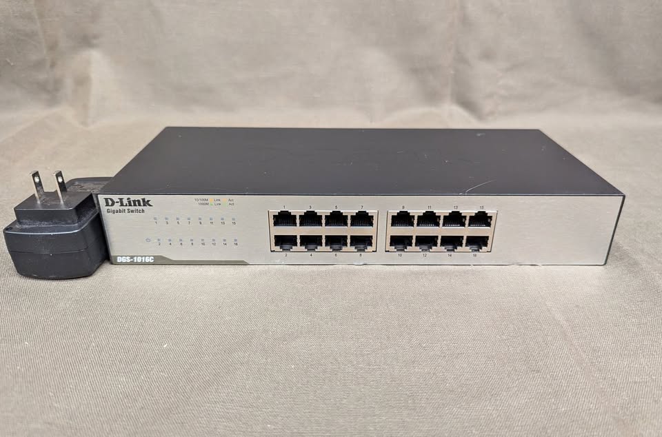 16 Port Gigabit Network Switches (DGS-1016)