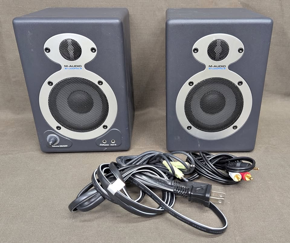 M-Audio Studio Pro 3 powered spearkers