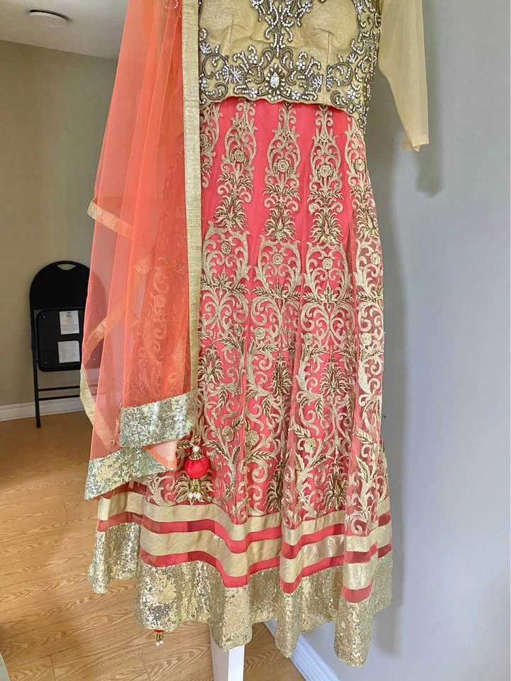 Beautiful Brand New Heavily Embellished Lehnga - photo 4