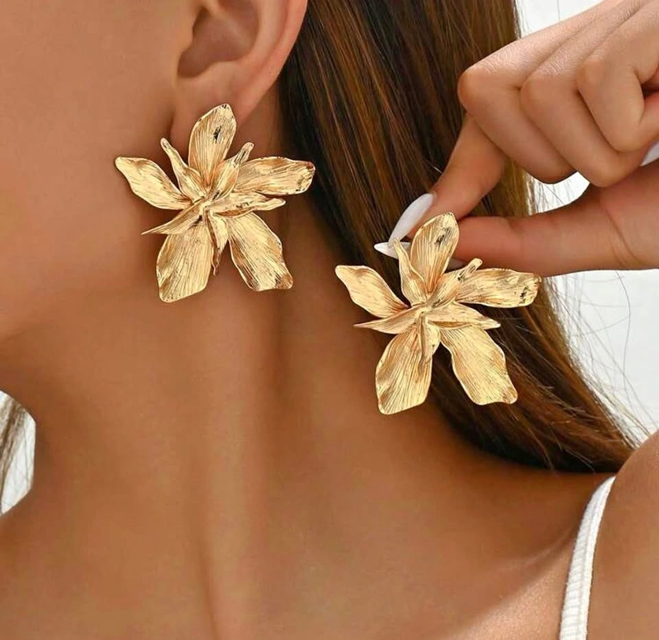 Flower earring / stylish earrings