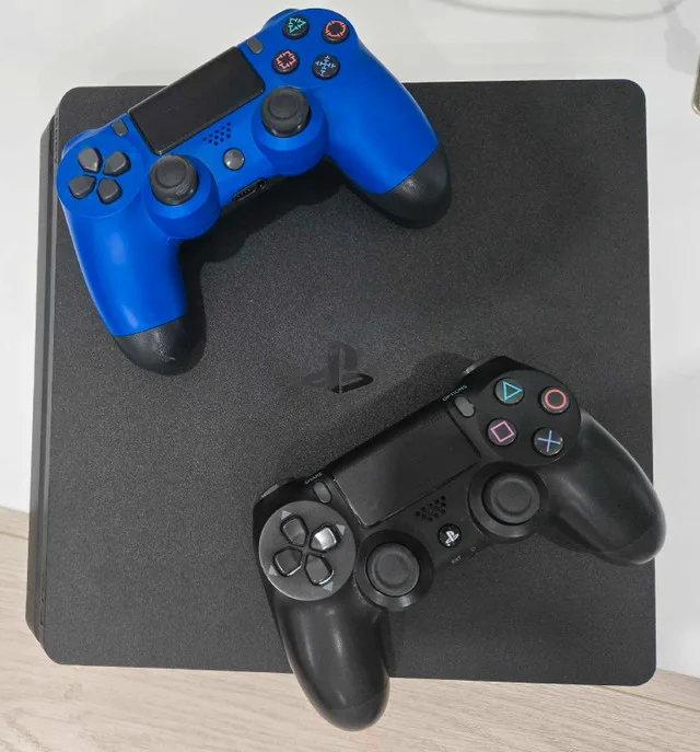 PS4 game console thumbnail