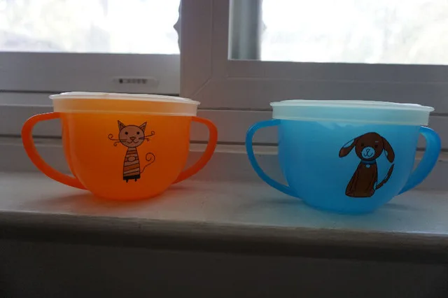 Snack Traps - 2 (Cat & Dog pictures on cups) thumbnail