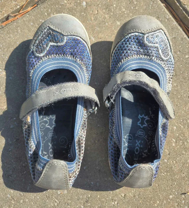 Geox, Size 11 (EU 28) Children’s shoes with velcro strap thumbnail