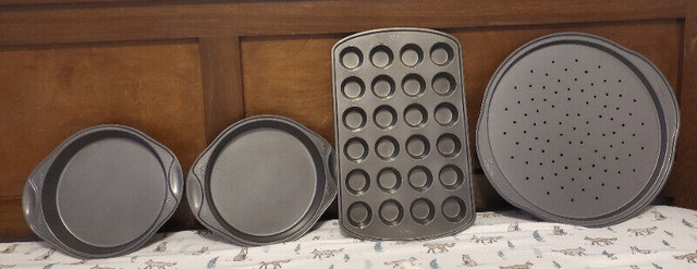 Bakeware: non-stick, Wilton brand