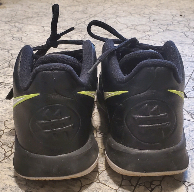Nike sneakers, size 4Y - photo 3