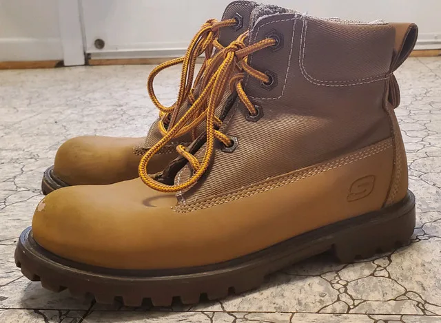 Skechers children's boots, size 3Y thumbnail