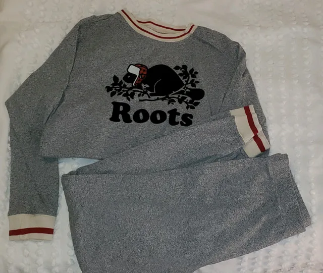 ROOTS pyjamas Size 9-10 years thumbnail