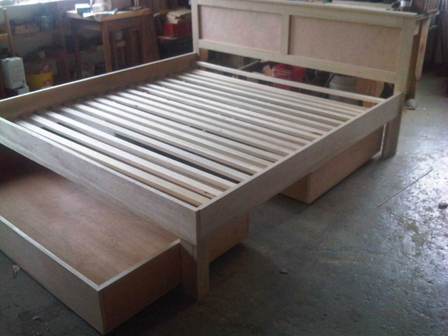 Solid wood bed. King. 3 large drawers. Mattr