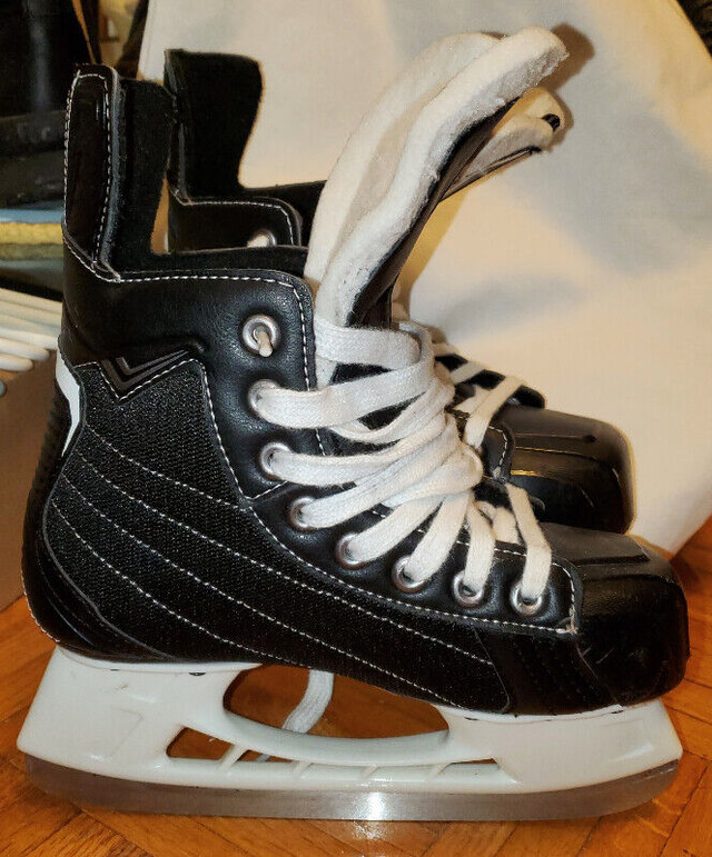 Size 2 Bauer Nexus Ice Skates