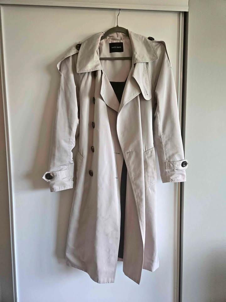 Classic Beige Trench Coat - Size Medium