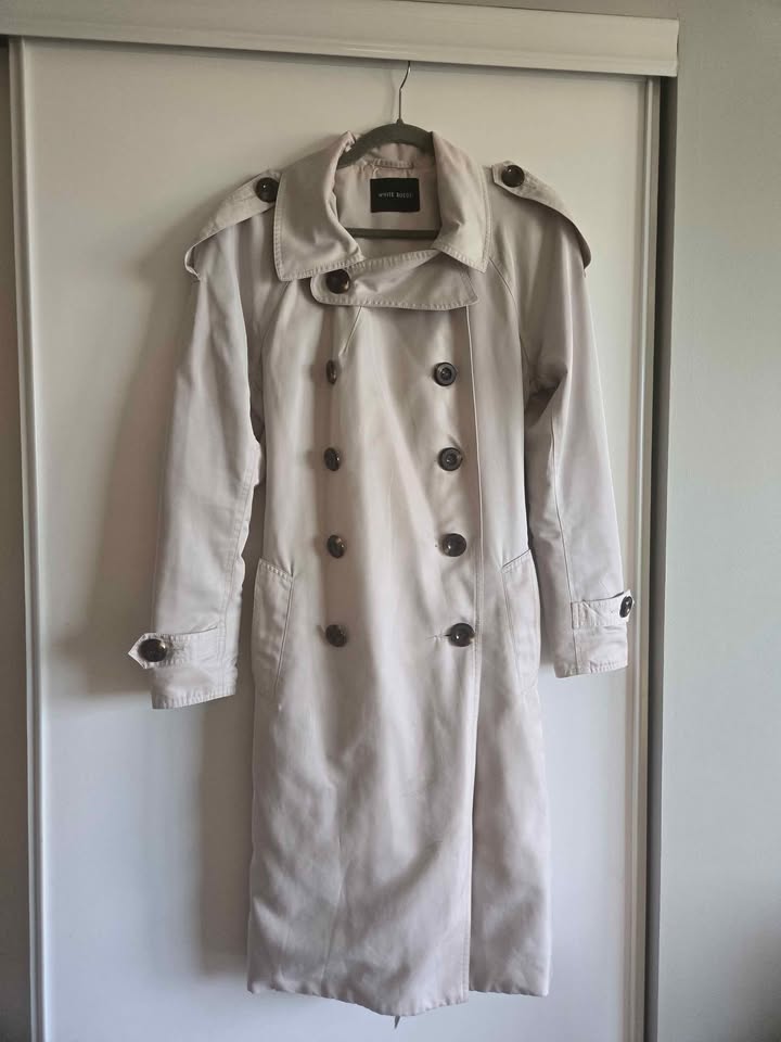 Classic Beige Trench Coat - Size Medium - photo 3