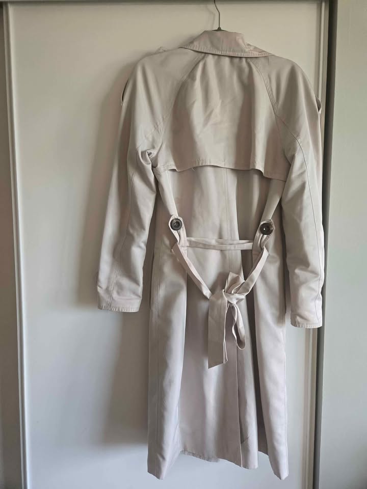 Classic Beige Trench Coat - Size Medium - photo 4