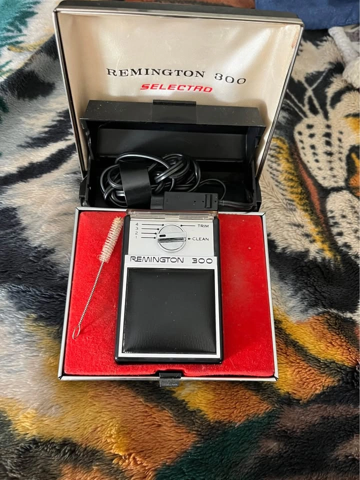 Remington 300 Selectro Shaver w/ Case - photo 3