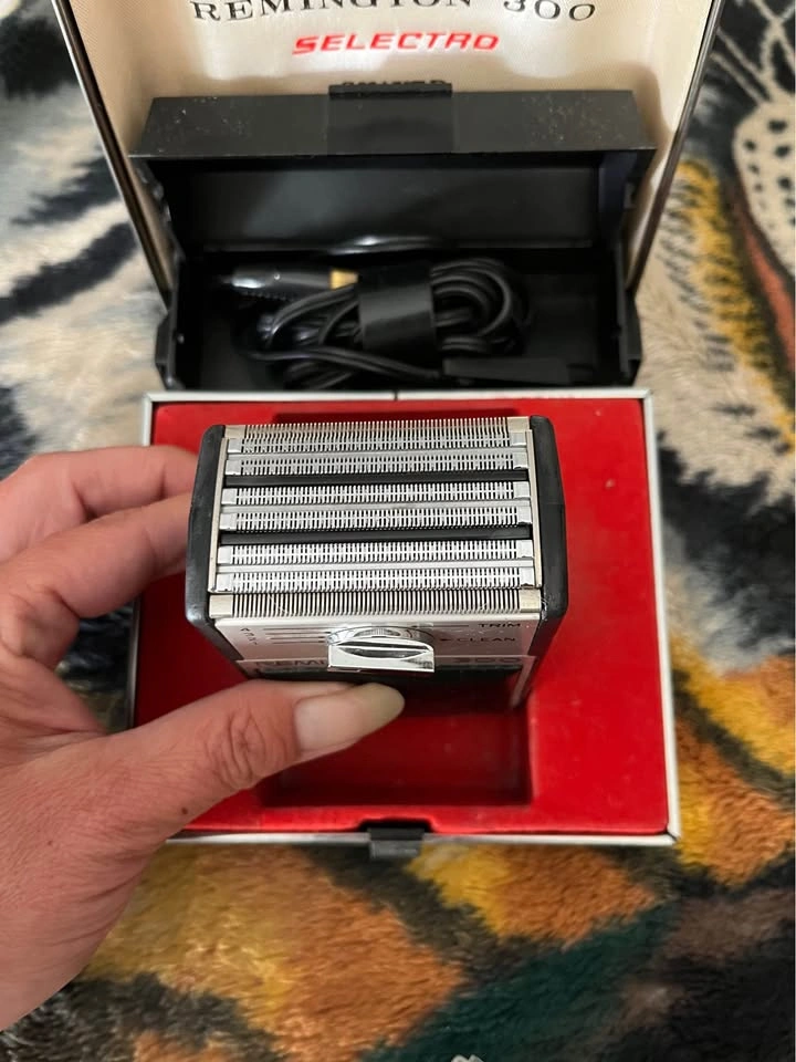 Remington 300 Selectro Shaver w/ Case - photo 4