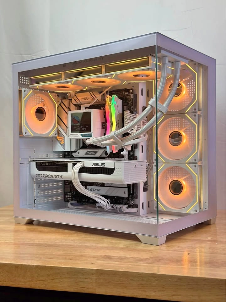 RTX 5070 | Ryzen 7800x3D | 32GB RAM | 2TB SSD White Gaming PC
