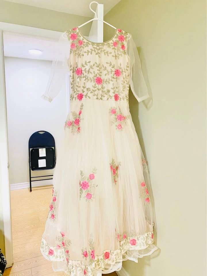 Beautiful 😍 elegant gown dress with heavy cancan to make u look - photo 4