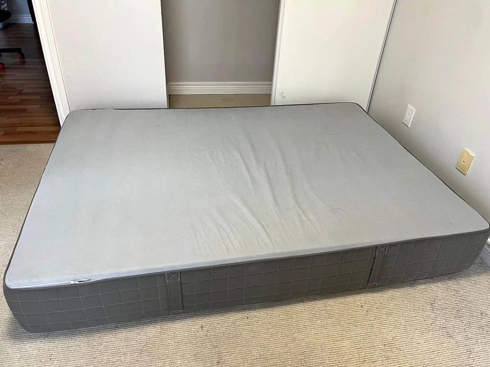 ALMOST NEW MATTRESS FOR FREE — EASY PICKUP