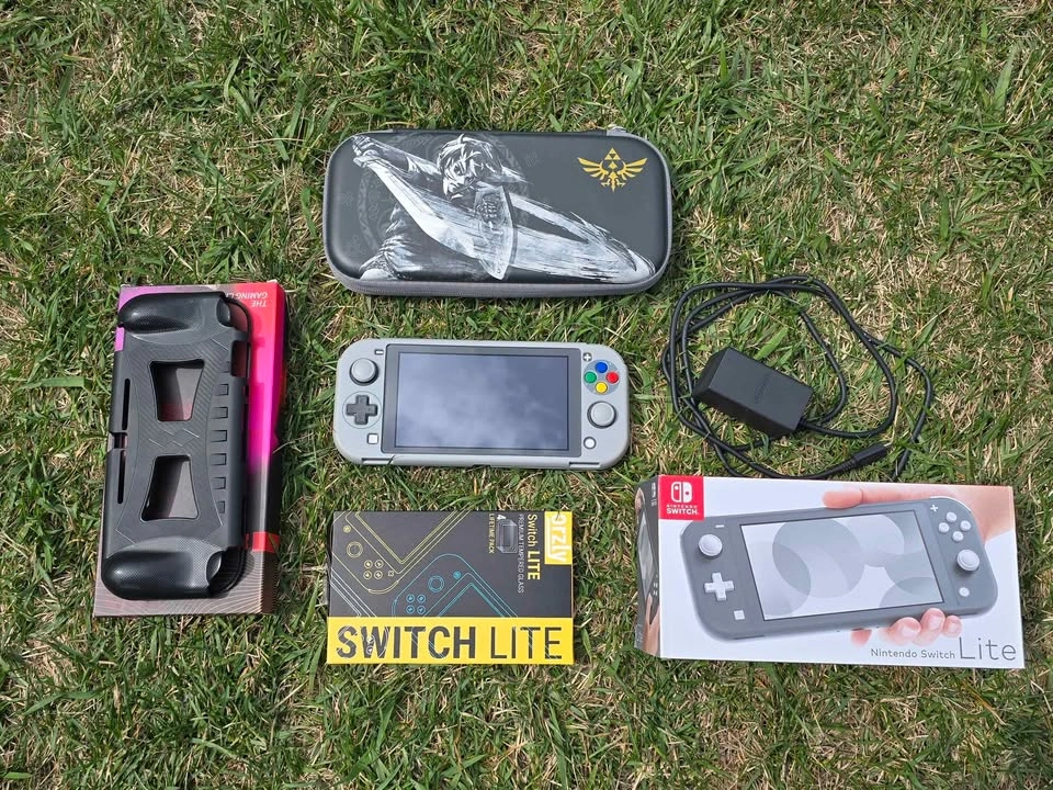Nintendo Switch Lite Bundle (Cases + Screen Protectors)