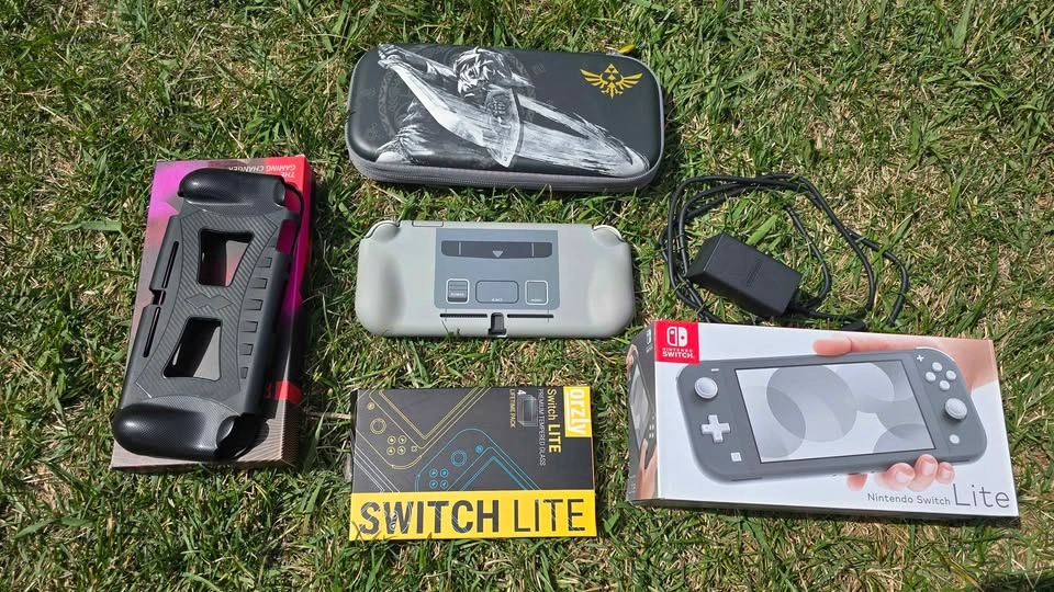 Nintendo Switch Lite Bundle (Cases + Screen Protectors) - photo 2