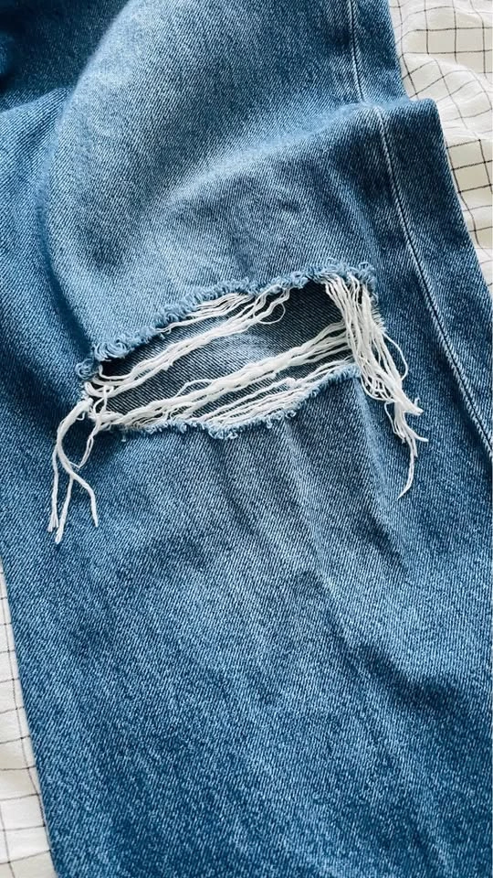 Levi’s Damaged Jeans for women - photo 5