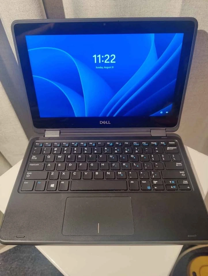 Dell Laptop Touchscreen 2in1 Windows 11 - photo 2