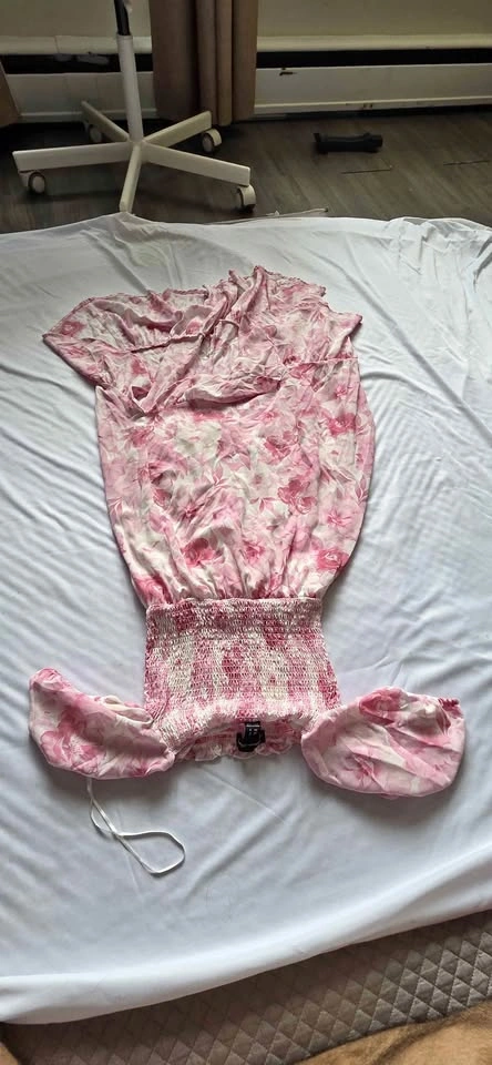 Streetwear Society Pink Floral Smocked Dress Size S