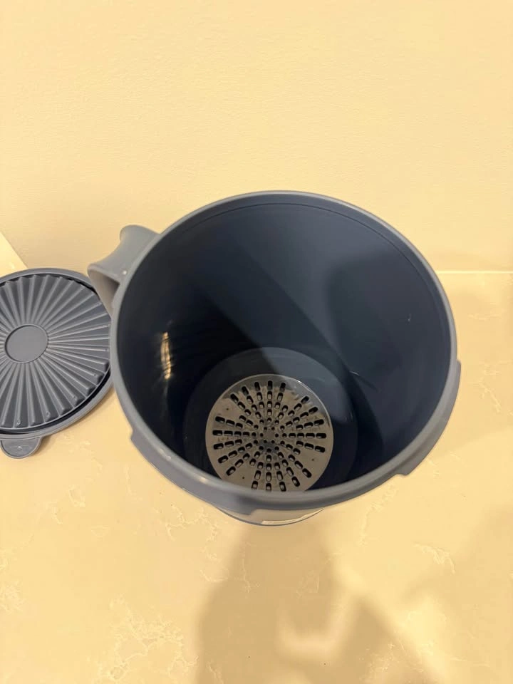 Lock & Lock 1.5L Blue Food Waste Bin Compost Caddy - photo 2
