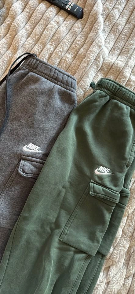 Nike Cargo Sweatpants (small) - photo 2