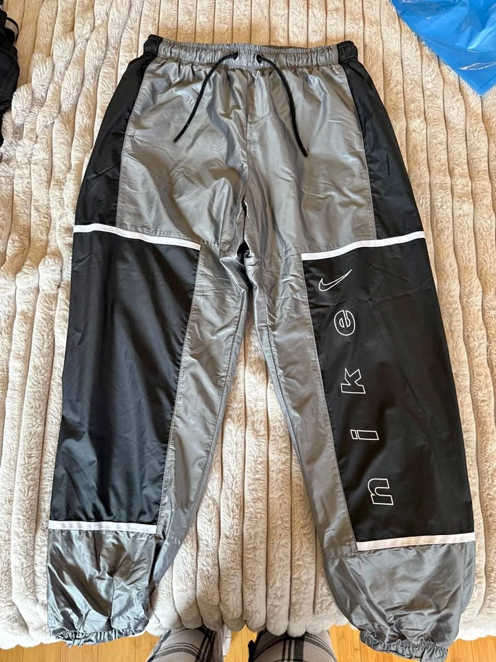 Lightweight Nike Trackpants (womens small)