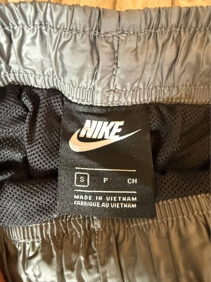 Lightweight Nike Trackpants (womens small) - photo 2