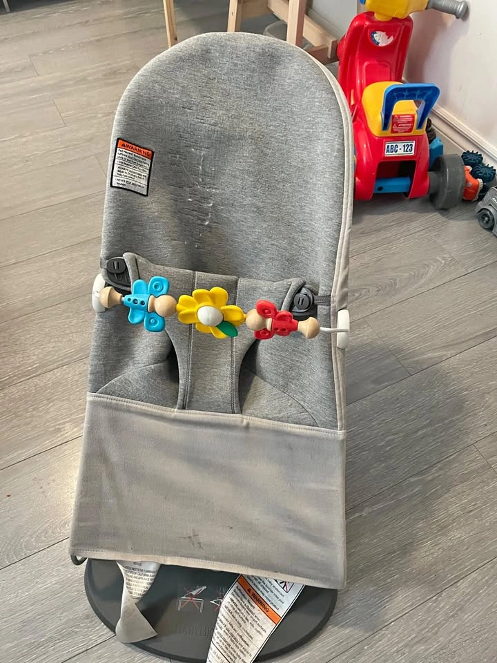 BabyBjörn Bouncer with Toy Bar