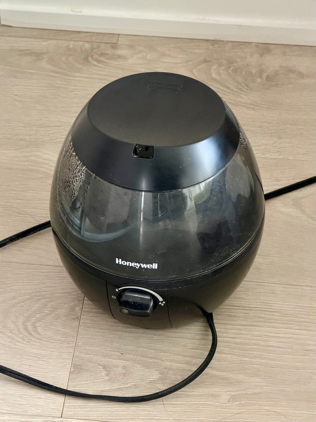 Honeywell Humidifier (Black) - Great Condition