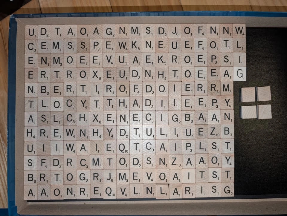 Super Scrabble Crossword Board Game 2004 Hasbro Winning Moves - - photo 3