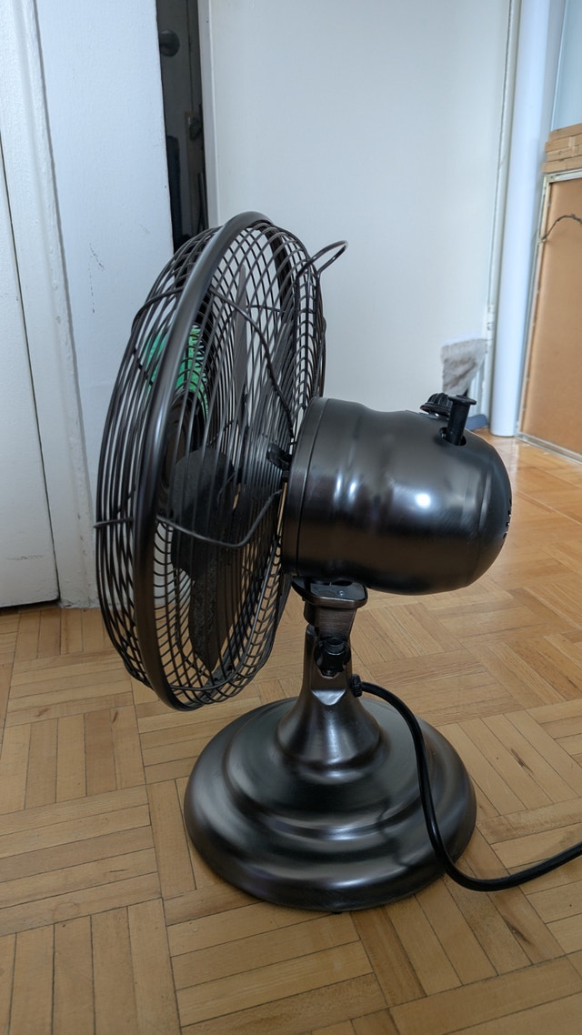 Retro Portable Oscillating Table/Desk Fan, 3-Speed, Metal, 12-in - photo 3