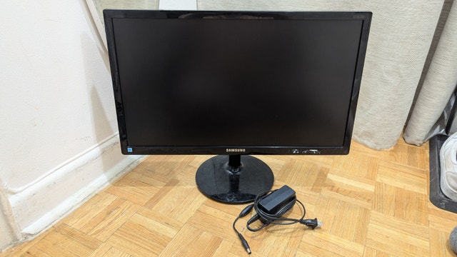 23" Samsung HDMI 1080p LED Monitor S23C350 VGA - photo 2