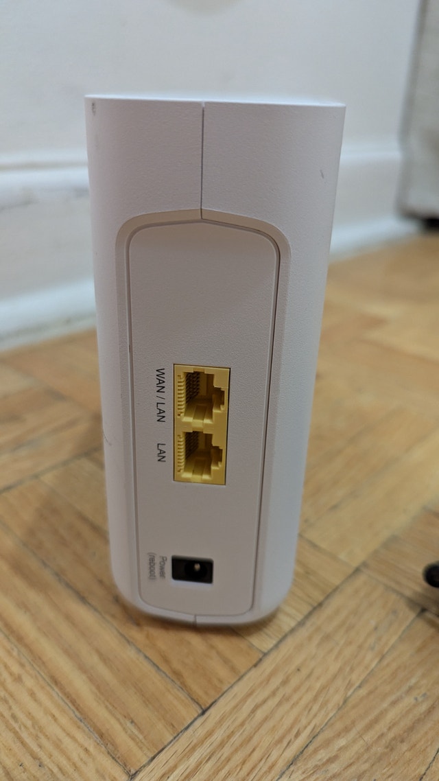 Telus Boost Wi-Fi 6 Lite B6L Modem - photo 3