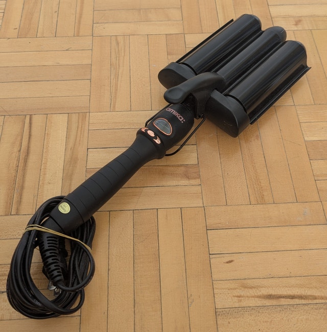 Amika High Tide Deep Wave Hair Crimper