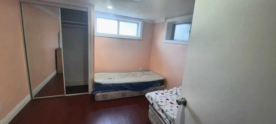 Private room for rent with utilities - photo 2