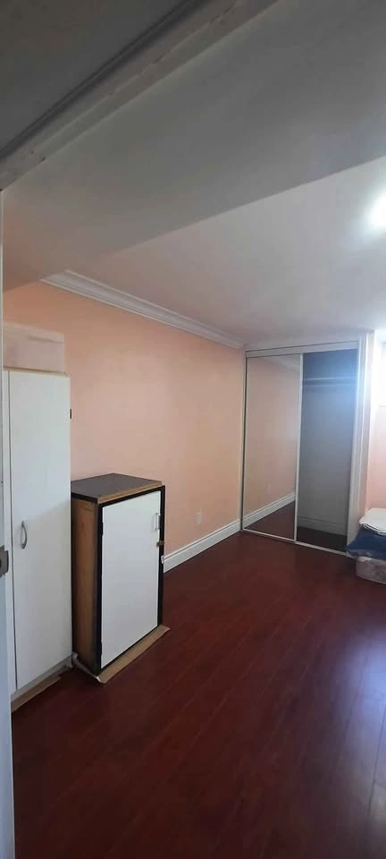 Private room for rent with utilities - photo 4