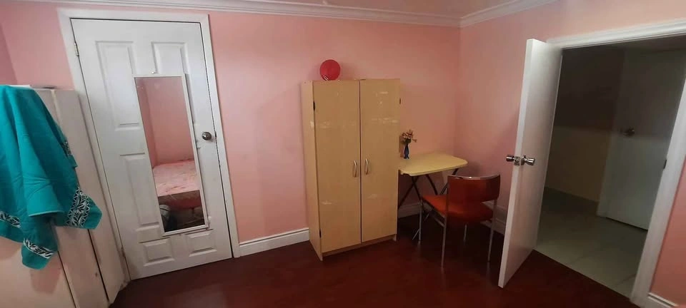 Private room for rent with utilities - photo 5