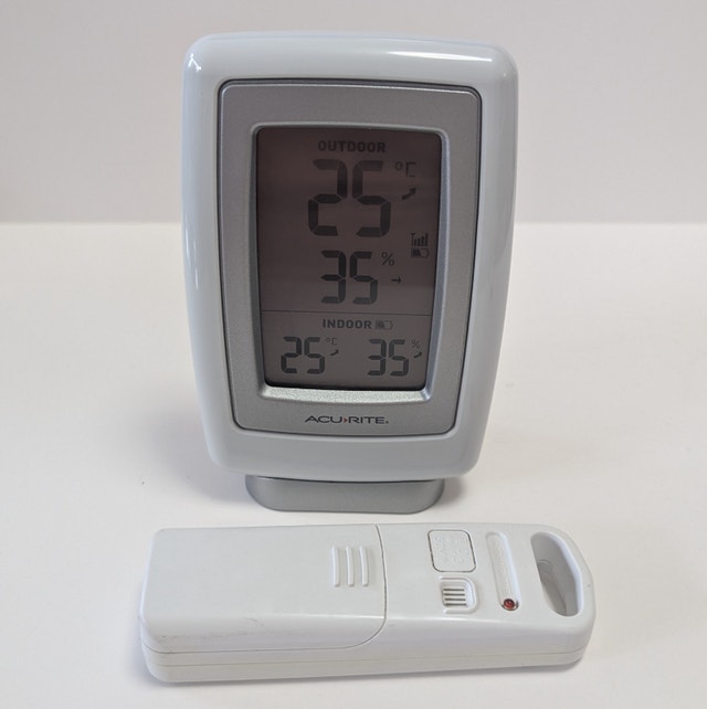 AcuRite Wireless Weather Thermometer Display Indoor/Outdoor Stat