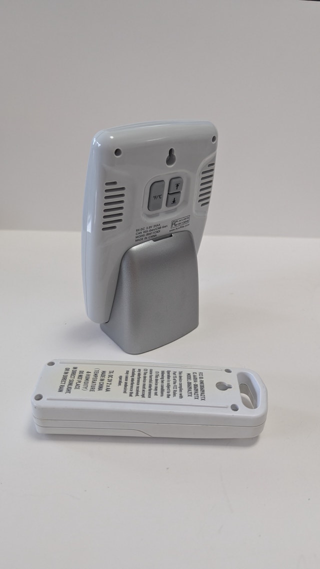 AcuRite Wireless Weather Thermometer Display Indoor/Outdoor Stat - photo 2