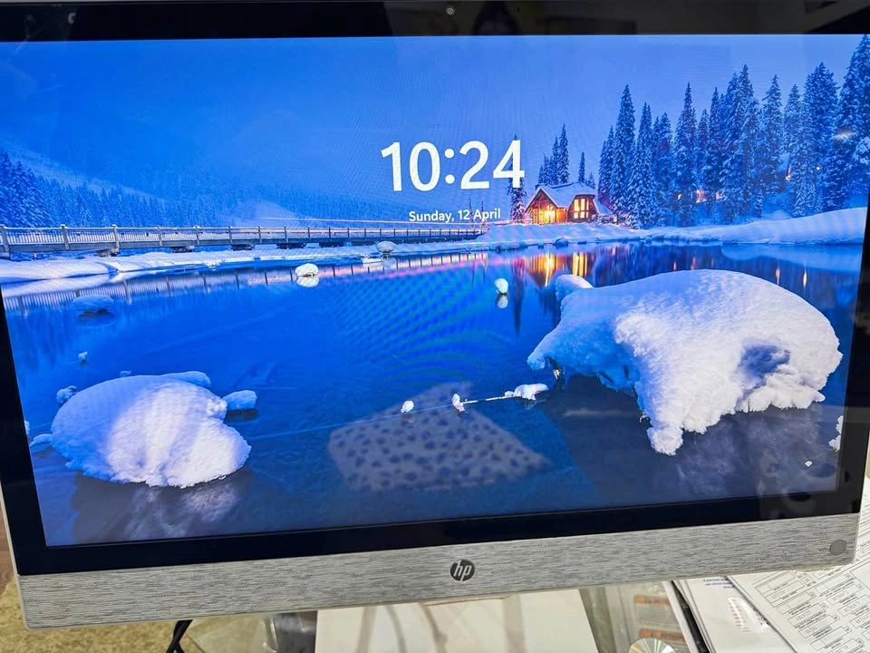 HP laptop desktop Pavilion All-in-One 24" i5 Touchscreen PC