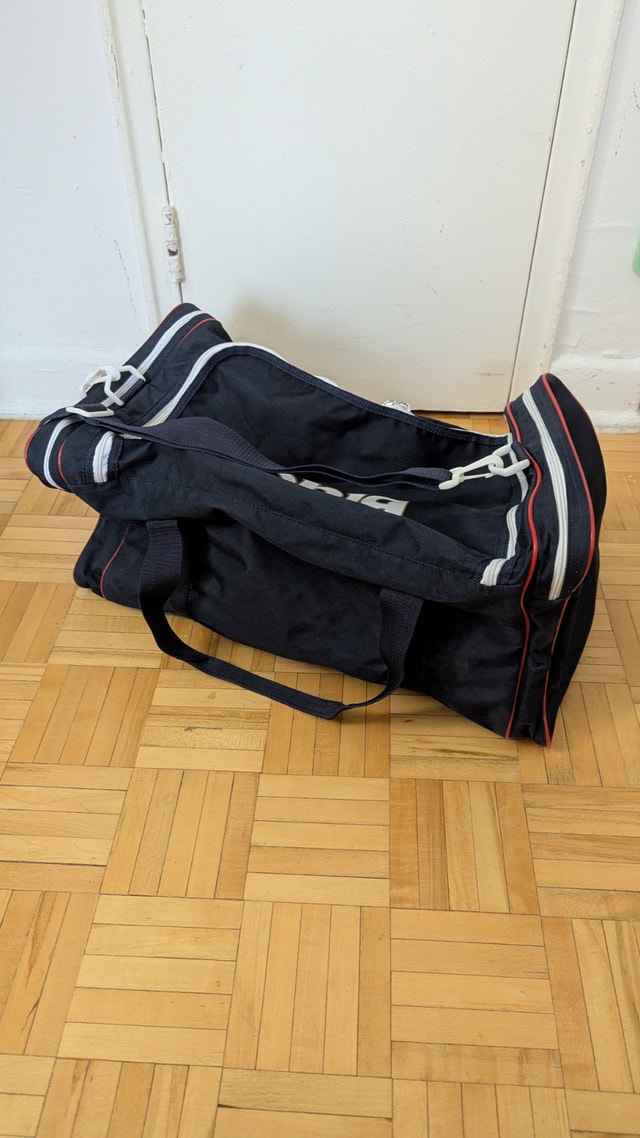 Labatt's Blue Canadian Beer Duffle Gym Travel Carry Bag - photo 2