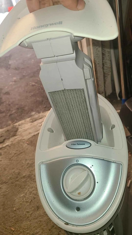Honeywell Tower Air Purifier - photo 2