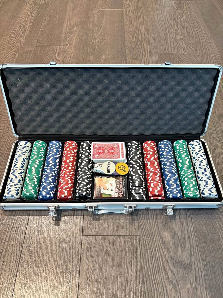 Poker Chip Set with Aluminum Carrying Case
