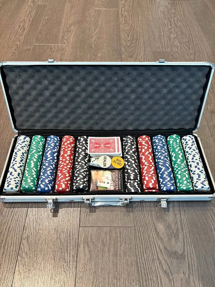 Poker Chip Set with Aluminum Carrying Case