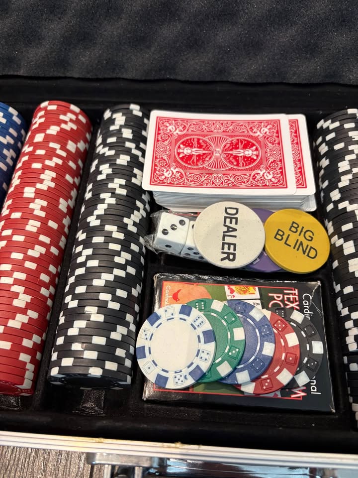 Poker Chip Set with Aluminum Carrying Case - photo 3