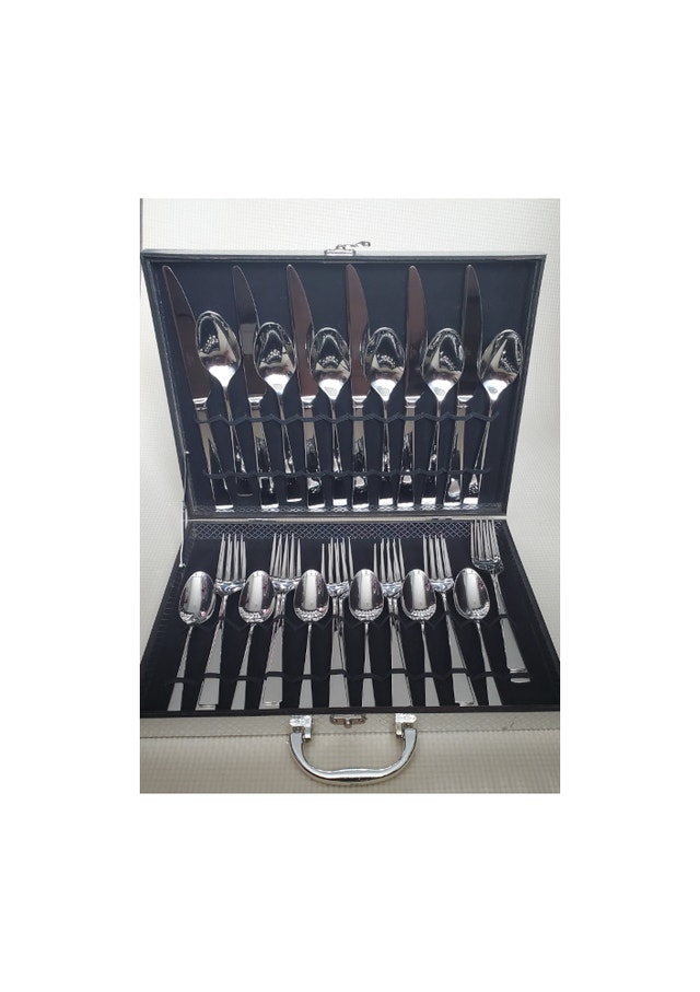 30 Piece Flatware Set - comes with gift case