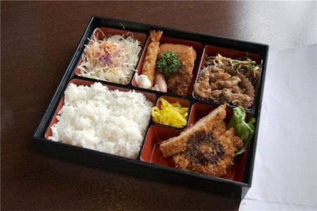 SECTIONAL TRAY - JAPANESE BENTO Lunch Box - LARGE